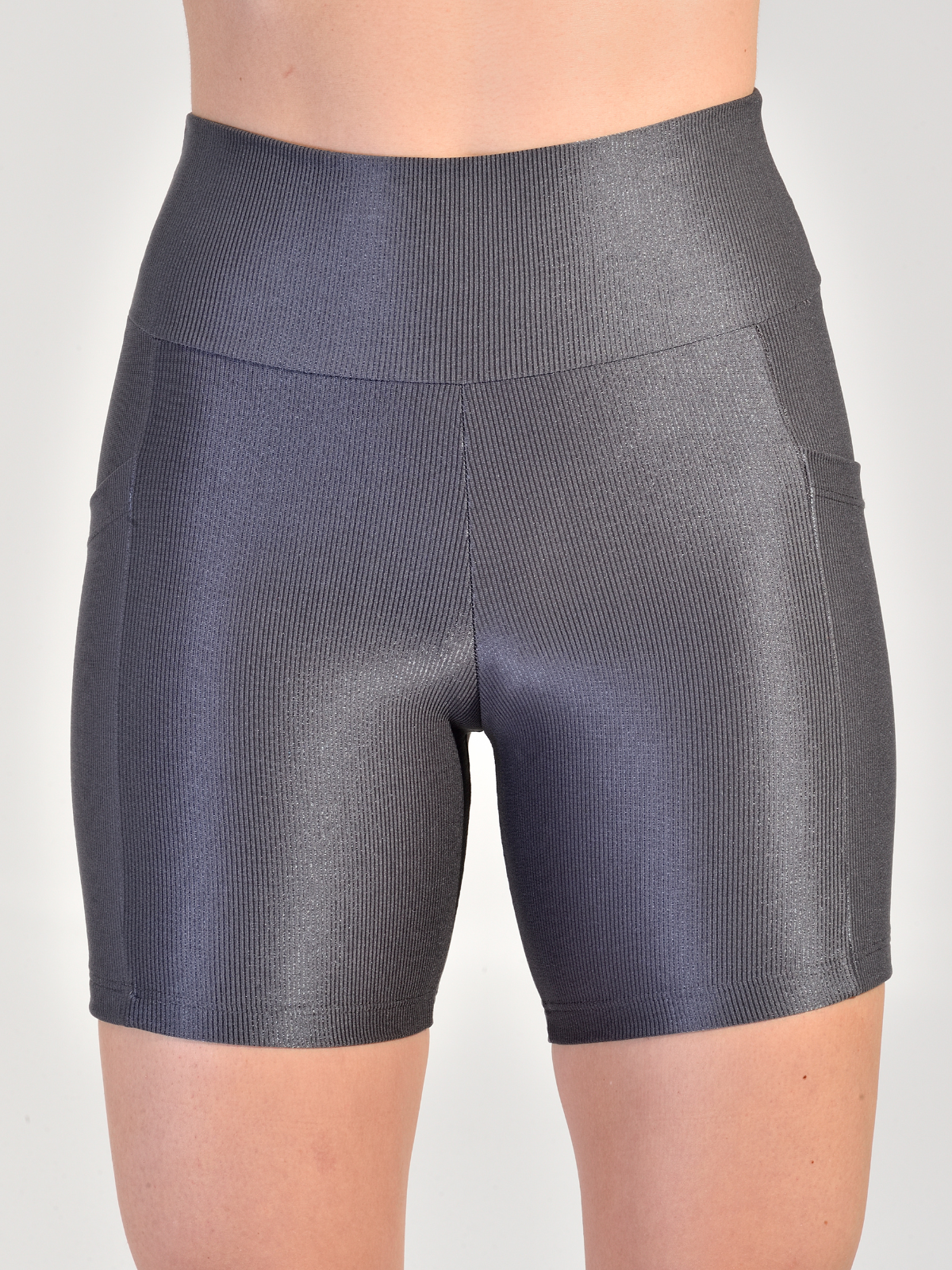 SHORTS SLIM COM BOLSO HALF SHINE