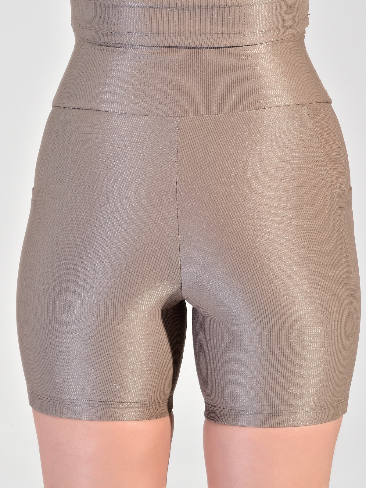 SHORTS SLIM COM BOLSO HALF SHINE