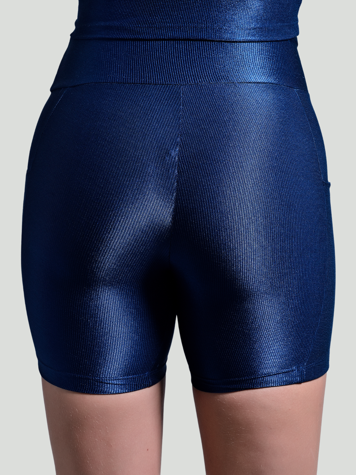 SHORTS SLIM COM BOLSO HALF SHINE